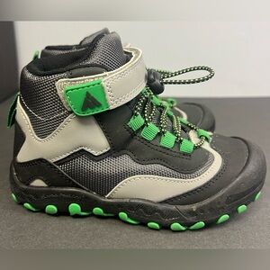 Mishansha-Youth size: 28, Black/Green boots, Pre- Owned‎ good condition